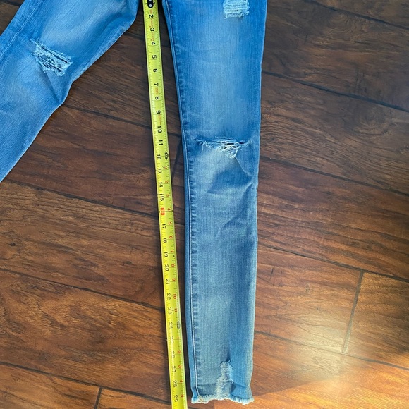 Madewell High-Rise skinny jeans with distressed knees and hem - Picture 3 of 9